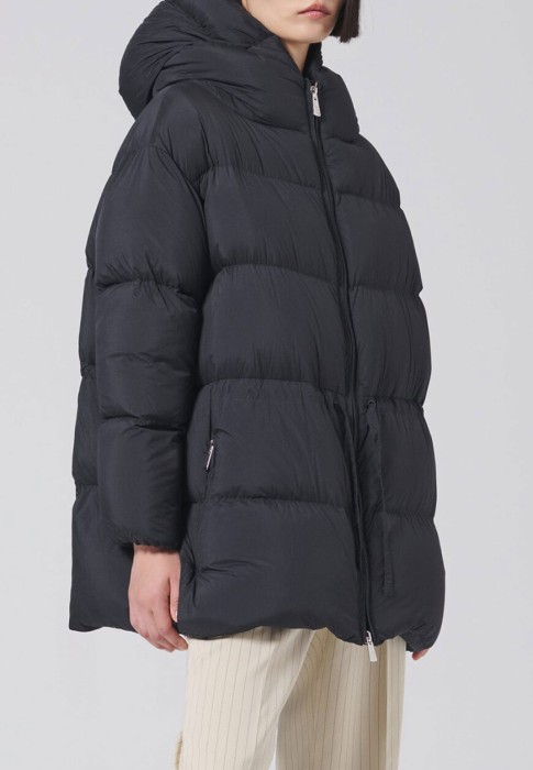 Товар черного цвета с внутренней стороны