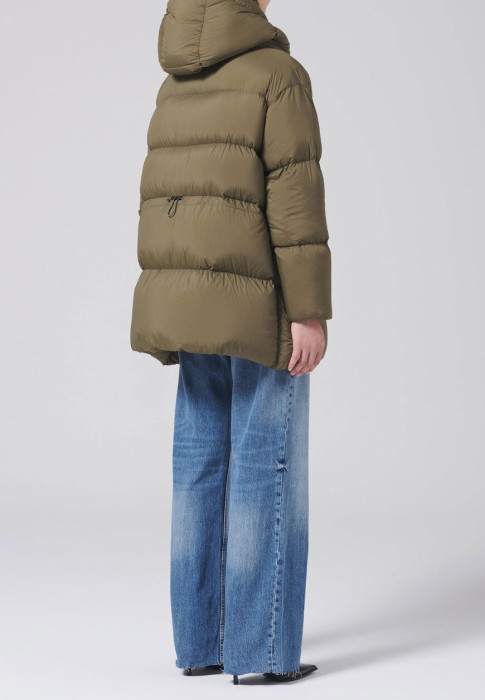 пуховик  из италии вид сбоку