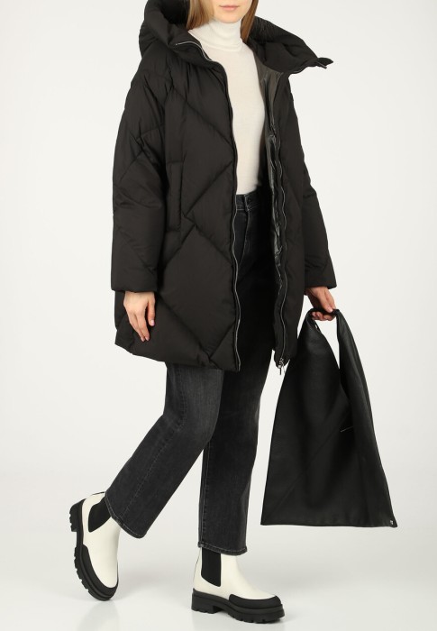 пуховик  по цене 74900 руб вид справа