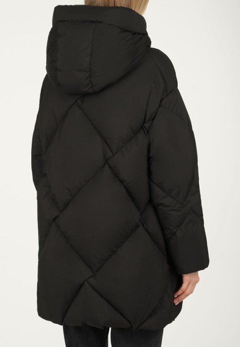 Товар черного цвета с внутренней стороны