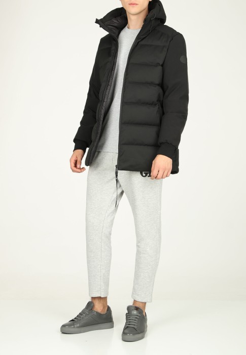 пуховик  по цене 101750 руб вид справа