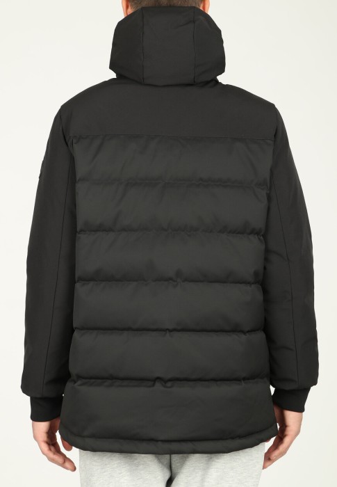 Товар черного цвета с внутренней стороны