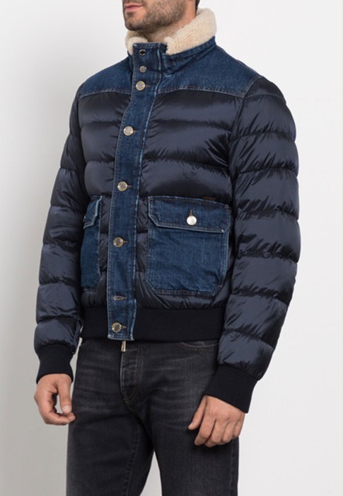 Товар синего цвета с внутренней стороны