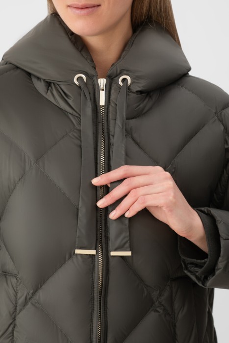 пуховик  из италии вид сбоку