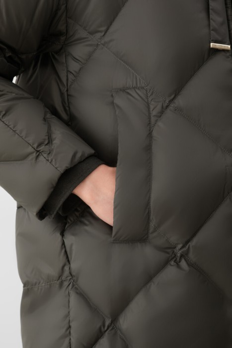 Товар зеленого цвета с внутренней стороны