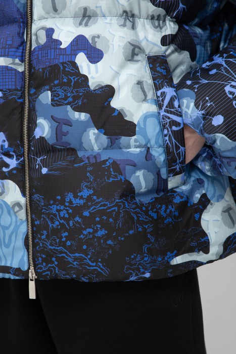 Товар черного цвета с внутренней стороны