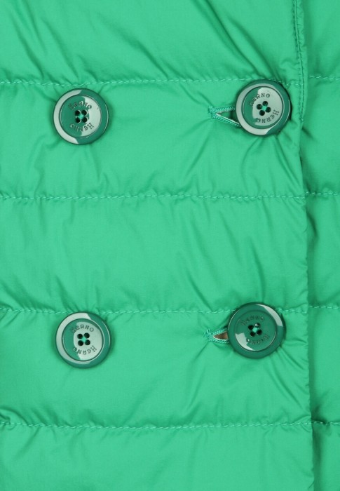 Товар зеленого цвета с внутренней стороны