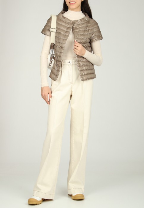 пуховик  по цене 37730 руб вид справа