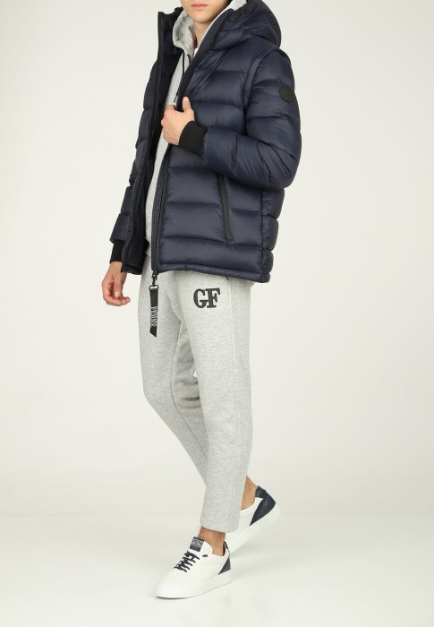 пуховик  по цене 109900 руб вид справа