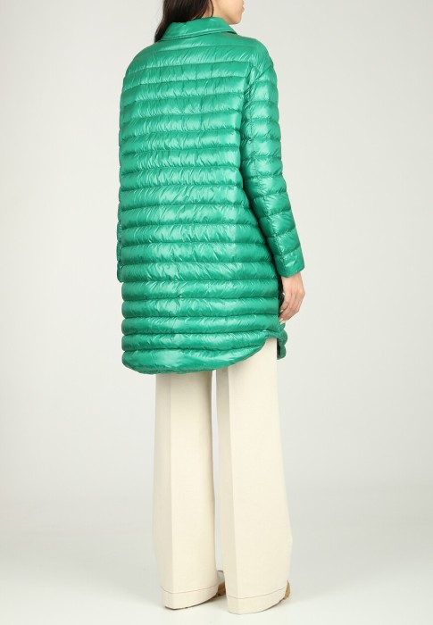 Товар зеленого цвета с внутренней стороны