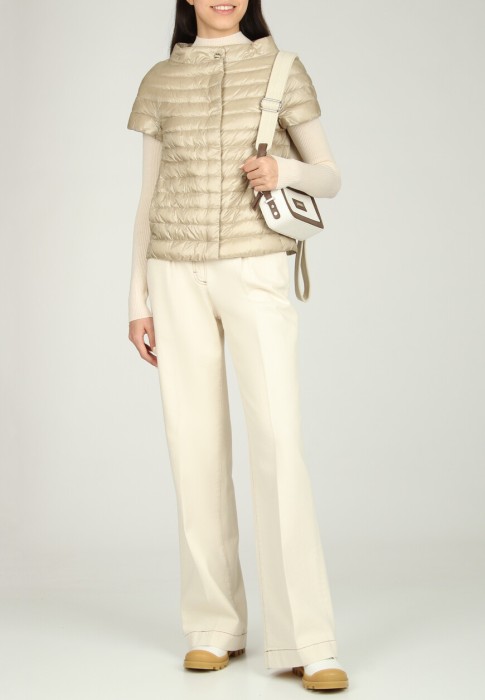 пуховик  по цене 37730 руб вид справа