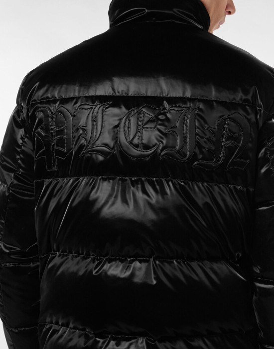 Товар черного цвета с внутренней стороны