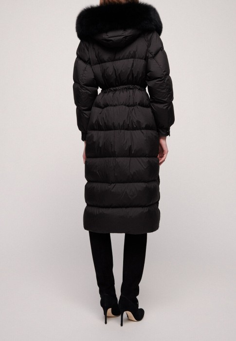 Товар черного цвета с внутренней стороны