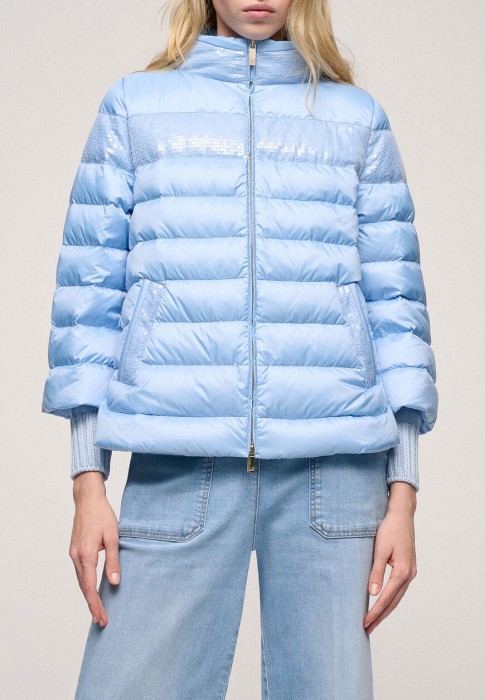 Товар голубого цвета с внутренней стороны