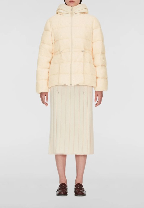 пуховик  по цене 299530 руб вид справа