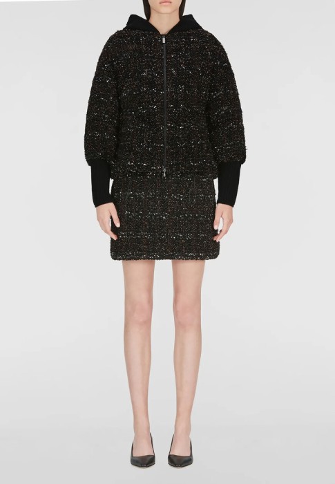 пуховик  по цене 213430 руб вид справа