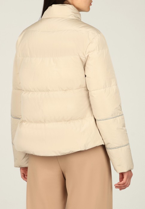 Товар белого цвета с внутренней стороны