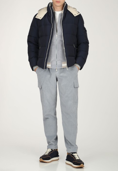 пуховик  по цене 153230 руб вид справа