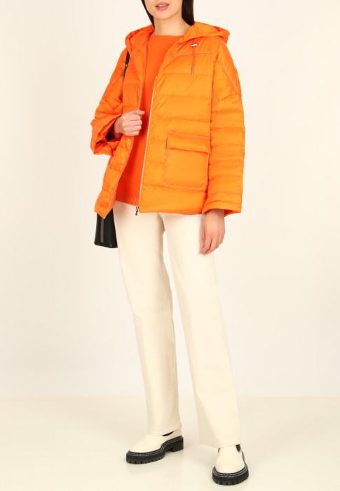 пуховик  по цене 37730 руб вид справа