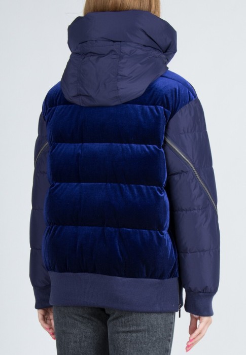 Товар синего цвета с внутренней стороны