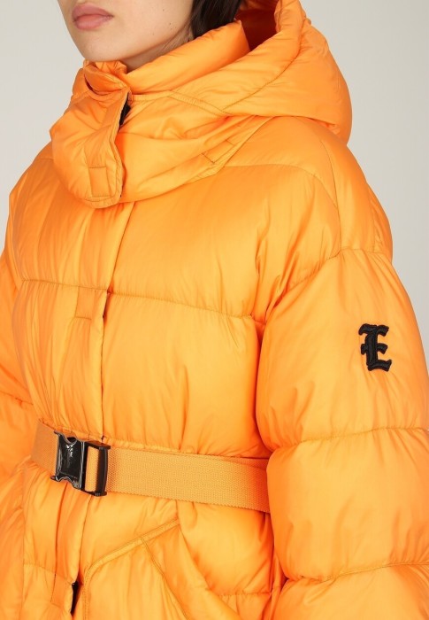 Товар оранжевого цвета с внутренней стороны