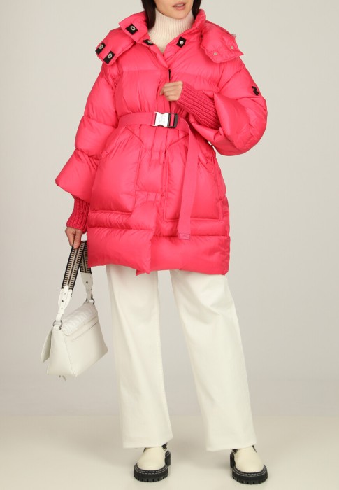 пуховик  по цене 196630 руб вид справа