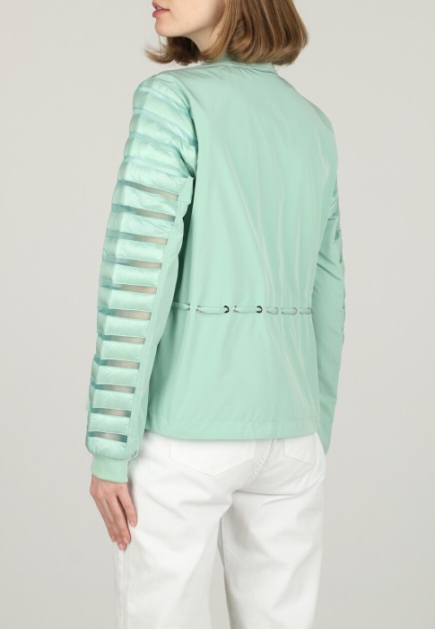 Товар голубого цвета с внутренней стороны