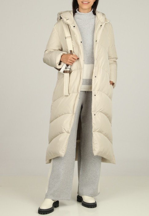 пуховик  по цене 84630 руб вид справа