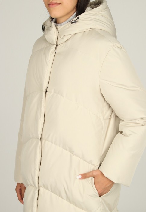 Товар бежевого цвета с внутренней стороны