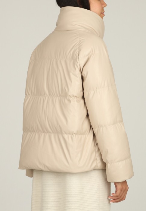 пуховик  из италии вид сбоку