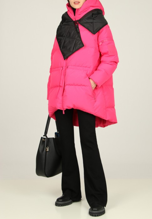 пуховик  по цене 86030 руб вид справа