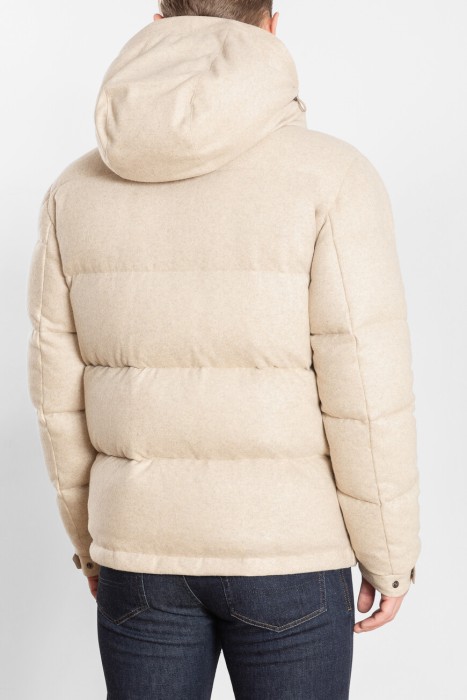 пуховик  по цене 811500 руб вид справа