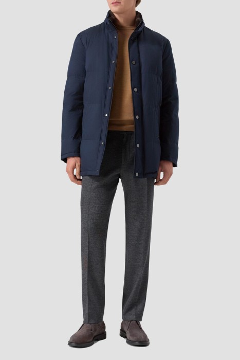 Товар синего цвета с внутренней стороны