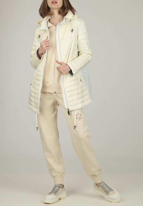 пуховик  по цене 51030 руб вид справа