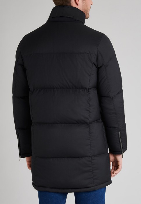 Товар черного цвета с внутренней стороны