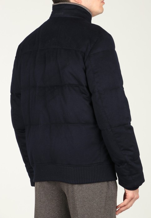 пуховик  из италии вид сбоку