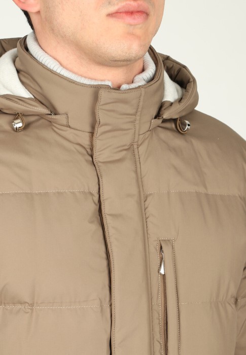 Товар бежевого цвета с внутренней стороны