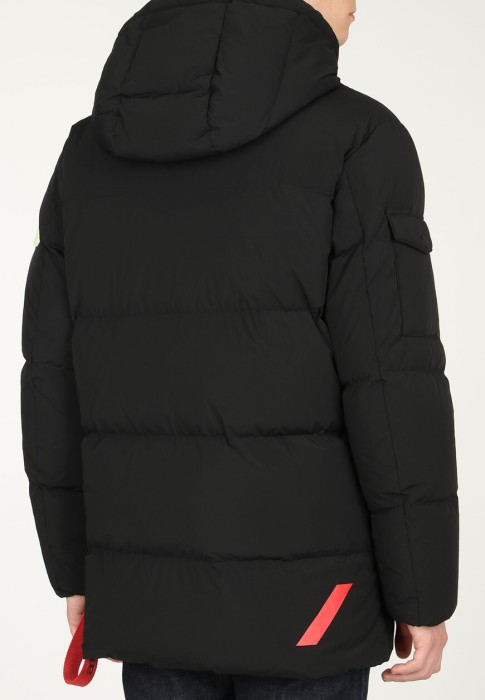 Товар черного цвета с внутренней стороны