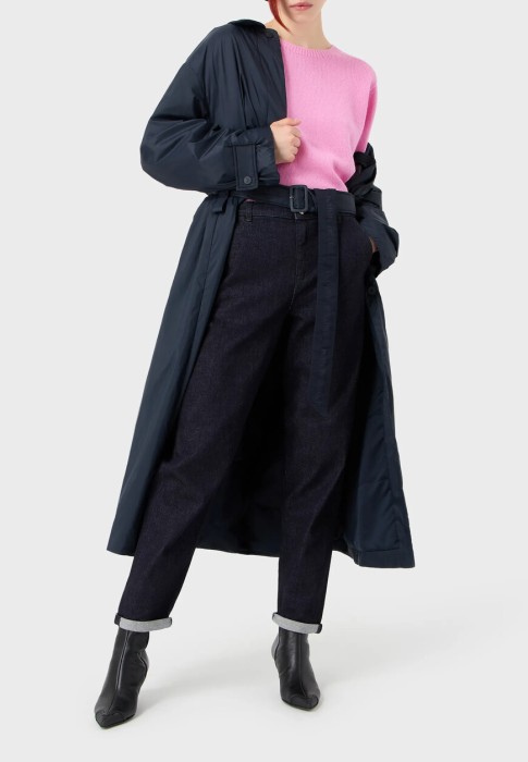 Товар синего цвета с внутренней стороны