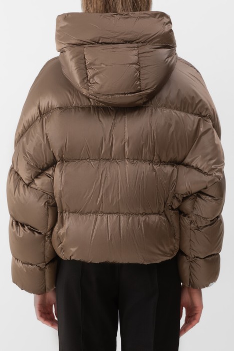 пуховик  от бренда max mara вид слева