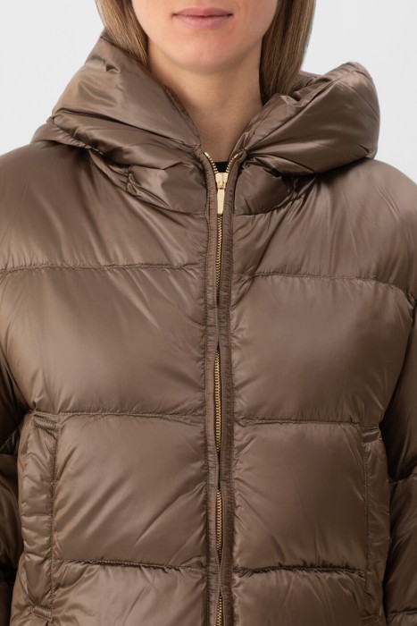 пуховик  из италии вид сбоку