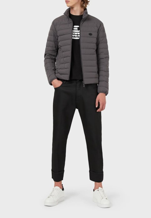 пуховик  от бренда emporio armani вид слева