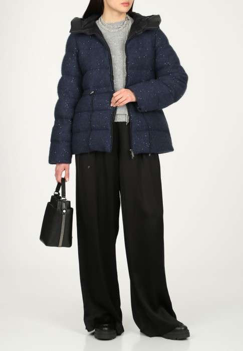 пуховик  по цене 299530 руб вид справа