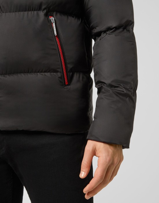 Товар черного цвета с внутренней стороны