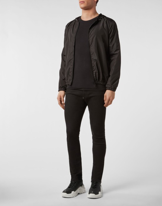 Товар черного цвета с внутренней стороны