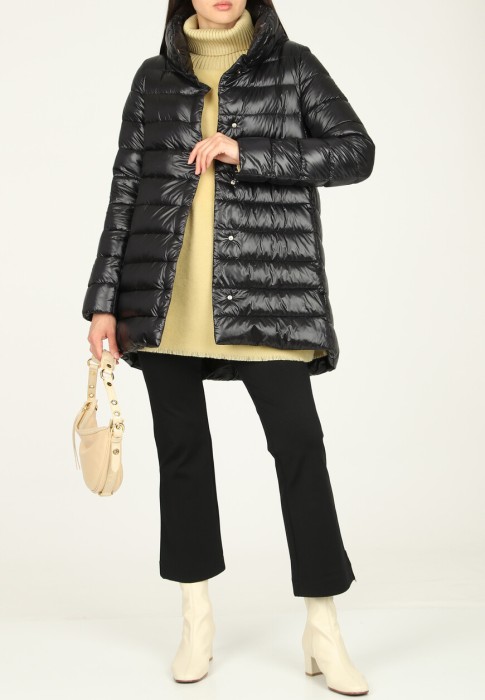 пуховик  от бренда herno вид слева