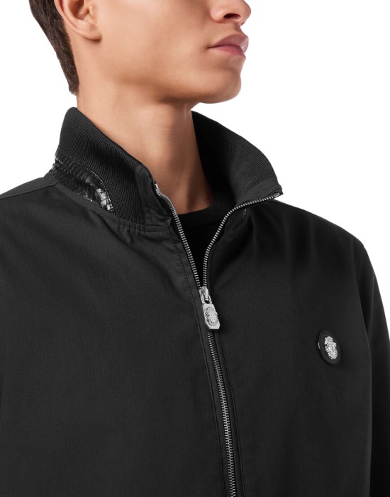 Товар черного цвета с внутренней стороны