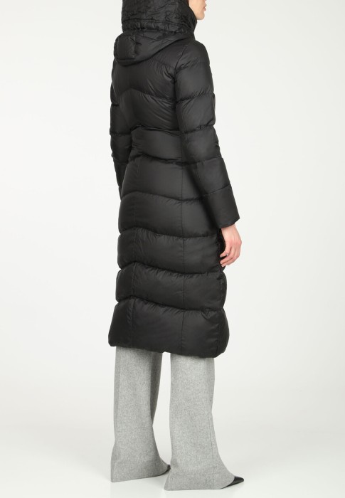 Товар черного цвета с внутренней стороны