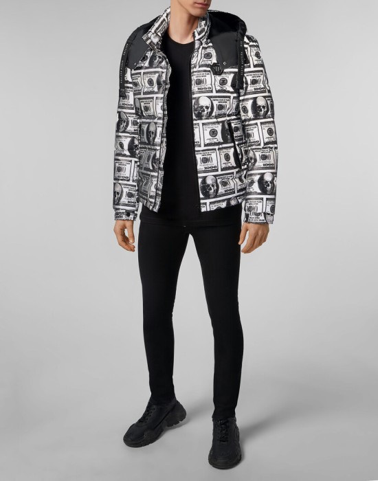 Товар черного цвета с внутренней стороны