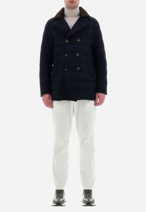 пуховик  по цене 104300 руб вид справа